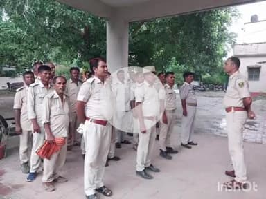 मांझा: माझा थाना परिसर में थाना अध्यक्ष के नेतृत्व में चौकीदारी परेड का आयोजन, दिए गए दिशा निर्देश