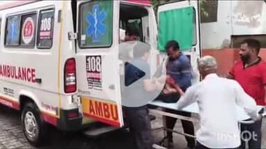 कोल: जलाली मोड़ पर अज्ञात वाहन की टक्कर से बाइक पर सवार दो दोस्त घायल, एंबुलेंस लेकर पहुंचे अस्पताल, एक की हालत नाजुक