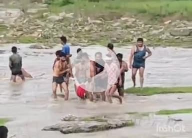 मांगरौल: हांडी पाली महादेव नदी में डूबने से युवक की मौत, शव का पोस्टमार्टम उप जिला अस्पताल मांगरोल में हुआ