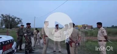 गोपालगंज: मधुबनी कल्याणपुर गांव में हुई घटना का गोपालगंज एसपी ने किया निरीक्षण, थानाध्यक्ष से ली जानकारी