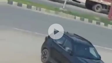 देवरिया में कार वाले ने तीन किमी तक घसीटा अपाचे बाइक