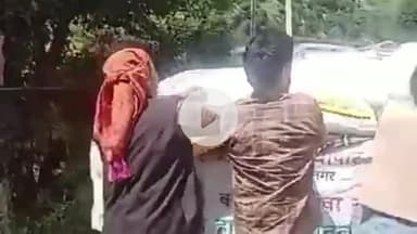 सुंदर नगर: संयुक्त व्यापार संगठन ने आपदा पीड़ित क्षेत्रों के प्रभावितों के लिए भेजी पशु चारे से भरी गाड़ियां, पशु चारा बांटा