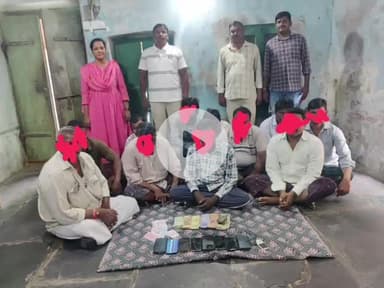 సంతనూతలపాడు: నాగులుప్పపాడు మండలం తిమ్మసముద్రం గ్రామంలో పేకాట ఆడుతున్న 11 మందిని అదుపులోకి తీసుకున్న స్థానిక పోలీసులు