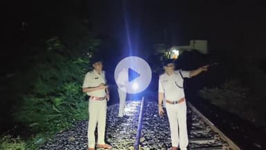 आरा: भोजपुर एसपी ने अचानक आरा रेलवे क्रॉसिंग, जगदेव नगर और अन्य जगहों पर असामाजिक तत्वों का किया औचक निरीक्षण