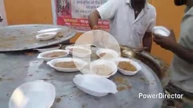 कटिहार: यज्ञशाला मैदान में सावन के मौके पर खिचड़ी महाप्रसाद का वितरण, 'हर हर महादेव' के लगे जयकारे