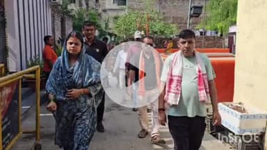 आरा: पहली सोमवारी को लेकर शिवालयों और मंदिरों में महापौर इंदु देवी के नेतृत्व में चला विशेष सफाई अभियान