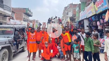 जौनपुर: गौराबादशाहपुर कस्बा से कांवरियों का जत्था बाबा धाम के लिए रवाना