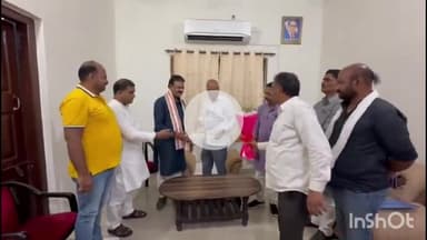 जगदलपुर: बिहार कांग्रेस अध्यक्ष ने जगदलपुर के पूर्व विधायक जैन का गमछा पहनाकर स्वागत किया, विधानसभा क्षेत्र की जानकारी ली