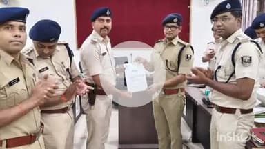 कहरा: विकास भवन में एसपी ने जून में अधिक मामले सुलझाने वाले पुलिस पदाधिकारी को सम्मानित किया