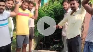 सहजनवा: रिठुआखोर में नाली जाम से परेशान ग्रामीणों ने किया प्रदर्शन, विधायक और प्रधान से गुहार के बावजूद कोई कार्रवाई नहीं हुई