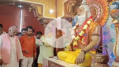 बिहार: ग्रामीण विकास मंत्री श्रवण कुमार ने बाबा मनीराम की समाधि पर लंगोट चढ़ाया