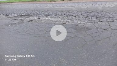 कालपी: गौर से देखिए, ये है कालपी का नेशनल हाइवे 27, जिसमें बारिश के चलते बड़े-बड़े गड्ढे हो चुके हैं, तस्वीरें आई सामने