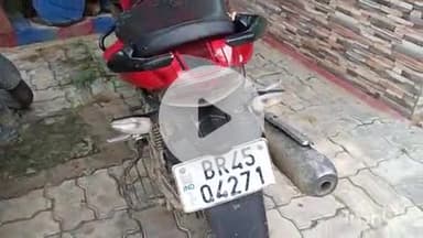 भभुआ: भभुआ थाना की पुलिस ने चोरी की बाइक के साथ एक चोर को किया गिरफ्तार