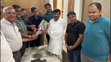 बड़ौत: बागपत में सेल्स टैक्स कार्यालय को शिफ्ट न करने की मांग को लेकर व्यापारियों ने राज्यमंत्री को ज्ञापन दिया