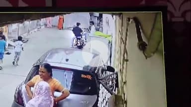 लाडपुरा: कोटा: कंसुआ में चाकूबाज़ी का वीडियो सोशल मीडिया पर वायरल, युवक चाकू-तलवार लेकर दौड़ते दिखे, पुलिस ने FIR दर्ज की