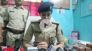 पूर्णिया पूर्व: कॉलेज चौक रोड से हथियार तस्कर कुणाल कुमार के गिरफ्तारी के बाद प्रेस वार्ता को संबोधित करते पूर्णिया एसपी स्वीटी सहरावत