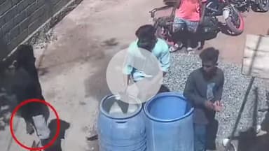 சாத்தான்குளம்: நடுவக்குறிச்சியில் பயங்கர ஆயுதங்களுடன் கொலைவெறி தாக்குதலில் ஈடுபட்ட திமுக பிரமுகர்- பரபரப்பு சிசிடிவி காட்சிகள்