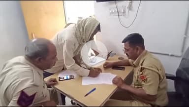 बांसवाड़ा: गलकिया में पति-पत्नी के विवाद के बाद पत्नी ने घर में फांसी लगाकर दी जान, पुलिस ने पोस्टमार्टम के बाद शव परिजनों को सौंपा