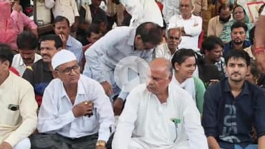 बीना: सर्वोदय चौराहे पर कांग्रेस का धरना प्रदर्शन, बड़ी संख्या में कांग्रेसी कार्यकर्ता रहे मौजूद