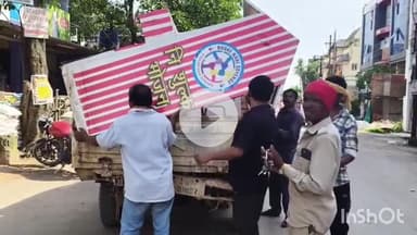 जगदलपुर: राउतपारा इलाके में निगम द्वारा हटवाए गए ठेले को महापौर संजय पांडे ने फिर से करवाया व्यवस्थित