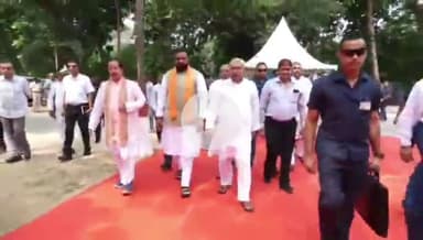 पटना ग्रामीण: मुख्यमंत्री नीतीश कुमार ने वन महोत्सव पर सीएम आवास परिसर में पौधारोपण कर अभियान का किया शुभारंभ