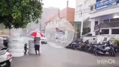 देेेवरिया: देवरिया शहर में आधे घंटे की बारिश से नगर पालिका की खुली पोल, राज्य मंत्री के आवास समेत मोहल्ले हुए जलमग्न