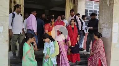 धौलपुर: जिले के व्यवसायिक प्रशिक्षकों ने नियुक्ति की मांग को लेकर उपखंड अधिकारी को कार्यालय में प्रधानमंत्री के नाम ज्ञापन दिया