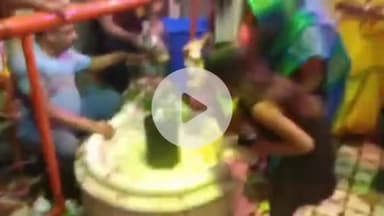 सीतापुर: सावन के पहले सोमवार पर श्याम नाथ मंदिर में उमड़ी श्रद्धालुओं की भीड़, हर हर महादेव के लगे जयकारे