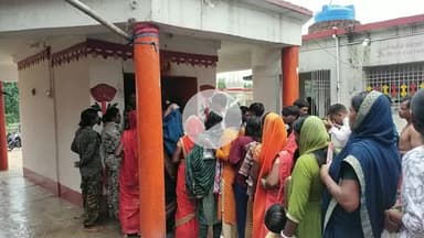 पीरटांड: सावन की पहली सोमवारी पर बराकर शिवधाम में उमड़ी भक्तों की भीड़, भोलेनाथ का जल-दूध से हुआ अभिषेक