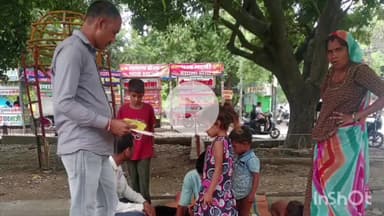 बड़गांव: जिले में भिक्षावृत्ति पर अंकुश लगाने हेतु चलाया गया अभियान, बाल भिक्षुकों के परिजनों को किया गया पाबंद