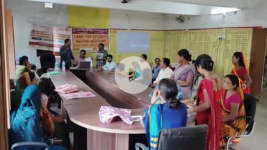 कोडरमा: लारियाडीह पंचायत में वित्तीय समावेशन शिविर का आयोजन, बैंक अधिकारी ने बैंकिंग और बीमा को लेकर किया जागरूक