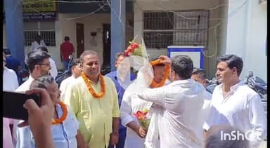 संपतचक: मुख्य पार्षद ने किया यात्री शेड का उद्घाटन, अवर निबंधन कार्यालय सह अंचल परिसर को मिली नई सुविधा