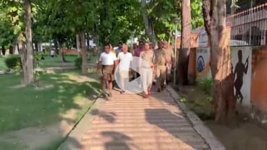 देेेवरिया: देवरिया के पुलिस अधीक्षक ने 'मार्निंग वॉकर चेकिंग अभियान' का निरीक्षण किया, आमजन से संवाद कर दिलाया सुरक्षा का भरोसा