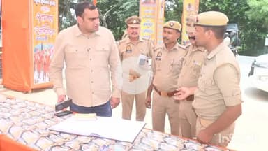 बरेली: सावन के पहले सोमवार को सुरक्षा व्यवस्था का जायजा लेने के लिए सड़कों पर उतरे एसएसपी बरेली, अनुराग आर्य