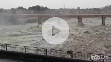 धौलपुर: कोटा बैराज के 12 गेट खोलकर चंबल नदी में छोड़ा 2 लाख क्यूसेक पानी, कल रात तक धौलपुर जिले में बढ़ेगा जलस्तर