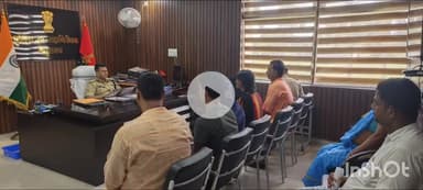 बेगूसराय: कार्यालय कक्ष में डीआईजी आशीष भारती ने लगाया जनता दरबार, 8 फरियादियों की सुनी फरियाद