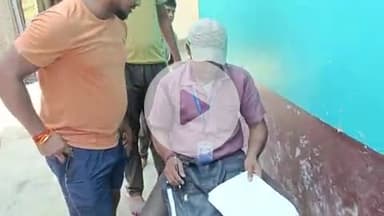 घोसी: घोसी में मतदाता पुनरीक्षण का कार्य युद्ध स्तर पर जारी, बीएलओ घर-घर जाकर दे रहे दस्तक