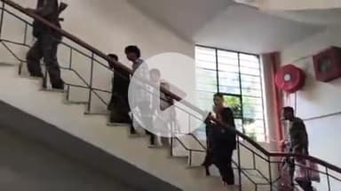 खूंटी: खूंटी के कर्रा में पिकअप वैन से ₹3 लाख की लूट करने वाले 4 आरोपी कैश के साथ गिरफ्तार, जेल भेजे गए