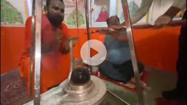 तारानगर: तारानगर में शिवालय में श्रद्धालुओं ने कावड़ के जल से भगवान शिव का अभिषेक किया