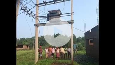 पांकी: ट्रांसफार्मर खराब होने से 2 माह से अंधेरे में रहने को विवश हैं लोग