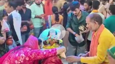 बक्सर: सावन की पहली सोमवारी पर बक्सर के रामेश्वरनाथ मंदिर सहित अन्य मंदिरों में उमड़ी भारी भीड़