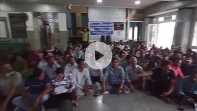 बड़गांव: मोहन लाल सुखाड़िया विश्वविद्यालय कर्मचारी संगठन ने विभिन्न मांगों को लेकर प्रशासनिक भवन में किया प्रदर्शन