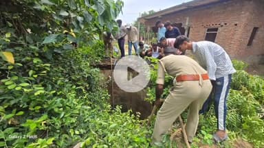 शाहगंज: रुस्तमपुर गांव में कुएं में गिरी नीलगाय को सुरक्षित निकाला गया बाहर