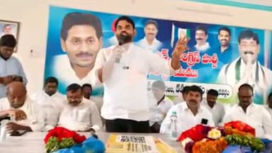 కమలాపురం: వీరపునాయనిపల్లెలో వైసీపీ నాయకులు, కార్యకర్తలతో సమావేశం నిర్వహించిన నియోజకవర్గ వైసీపీ ఇన్ఛార్జ్‌ నరేన్ రామానుజుల  రెడ్డి