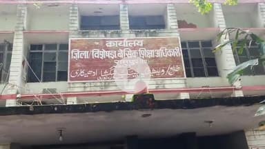 रामपुर: बेसिक शिक्षा अधिकारी के कार्यालय में केयरटेकर, चपरासी, चौकीदार, रसोईया और सहायक रसोईया के आवेदकों की हुई काउंसलिंग