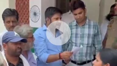 सीतापुर: कलेक्टट ऑफिस में बनारस में प्रदेश अध्यक्ष अजय राय समेत कई नेताओं के खिलाफ दर्ज मुकदमे को लेकर किया गया धरना प्रदर्शन