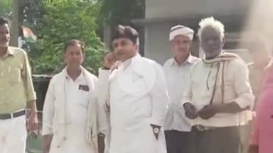 फरेंदा: सौरहा गांव में सीसी रोड का लोकार्पण, कांग्रेस विधायक वीरेंद्र चौधरी ने किया उद्घाटन