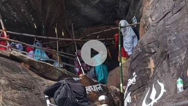 सेन्हा: सावन की पहली सोमवारी पर सेन्हा की 1200 फीट ऊंची महादेव मंडा गुफा में उमड़ा श्रद्धालुओं का सैलाब, गूंजा हर-हर महादेव