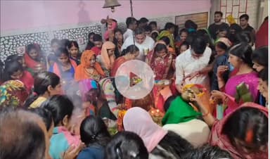 जौनपुर: मां शारदा शक्तिपीठ मैहर में सावन के पहले सोमवार पर भक्तों की भारी भीड़ उमड़ी