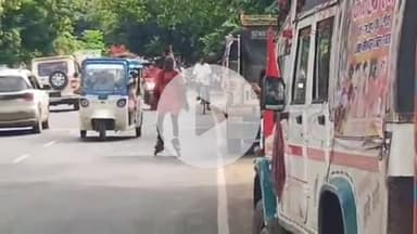 असरगंज: असरगंज के पास कच्ची कावरिया पथ से हरिद्वार से जल भरकर 1500 किमी स्केटिंग कर बाबा बैद्यनाथ धाम के लिए रवाना हुए बम